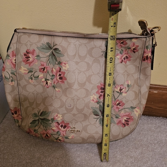 Coach signature canvas pink lily purse with iPhone case. - Picture 2 of 9